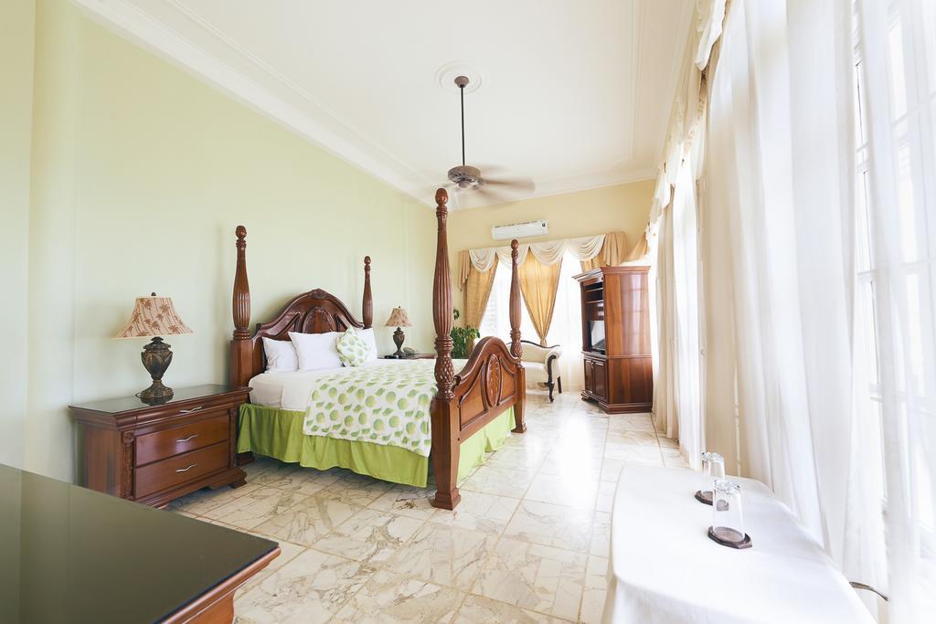 City View Hotel Кингстон Экстерьер фото
